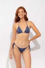 Carica l'immagine nel visualizzatore di Gallery, Model Front: Rio De Sol Haut Top Carmel-Blue Tri-Inv
