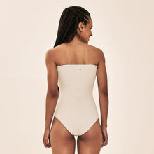 Carica l'immagine nel visualizzatore di Gallery, Model Back: Uv Line Une Pièce Duna Bandeau Upf50+
