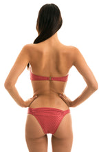Carica l'immagine nel visualizzatore di Gallery, Model Back: Rio De Sol Bas Bottom Kiwanda Madras Bandeau
