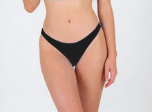 Carica l'immagine nel visualizzatore di Gallery, Model Front: Rio De Sol Bas Bottom Nero Essential-Comfy

