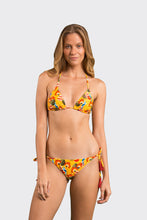 Carica l'immagine nel visualizzatore di Gallery, Model Front: Rio De Sol Ensemble Set Stories Tri-Inv Lacinho
