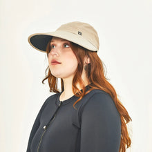 Carica l'immagine nel visualizzatore di Gallery, Image 02: Uv Line Casquette Visor Capri Colors Nac Fem Sand Black Upf50+

