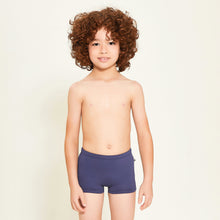 Carica l'immagine nel visualizzatore di Gallery, Model Front: Uv Line Maillot De Bain Garçon Trunks Kids F Inf Navy Blue Upf50+
