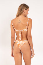 Carica l'immagine nel visualizzatore di Gallery, Model Back: Rio De Sol Haut Top Sahari Juliette
