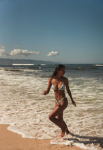 Carica l'immagine nel visualizzatore di Gallery, Image 13: Wednesday In Hawaii By Rio De Sol Haut Top Pua-Valley Ana
