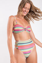 Carica l'immagine nel visualizzatore di Gallery, Image 06: Rio De Sol Ensemble Set Supercolor Bandeau-Joy Highwaist-Spin

