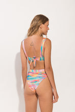 Carica l'immagine nel visualizzatore di Gallery, Model Back: Rio De Sol Haut Top River Halter-Cos
