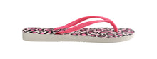Carica l'immagine nel visualizzatore di Gallery, Model Back: Havaianas Tongs Slim Animals White/Rose
