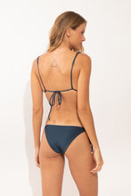 Carica l'immagine nel visualizzatore di Gallery, Model Back: Rio De Sol Bas Bottom Shimmer-Shark Ibiza-Comfy-Gold
