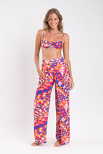 Carica l'immagine nel visualizzatore di Gallery, Model Front: Rio De Sol Pantalon De Plage Funny Wide Pants
