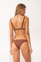 Carica l'immagine nel visualizzatore di Gallery, Model Back: Rio De Sol Bas Bottom Sand-Cappuccino Leblon
