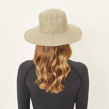 Carica l'immagine nel visualizzatore di Gallery, Model Back: Uv Line Chapeau Souple/Capeline Hat Lyon Nac L Fem Kaki Upf50+
