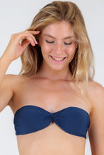 Carica l'immagine nel visualizzatore di Gallery, Gallery: Rio De Sol Haut Top Navy Twist
