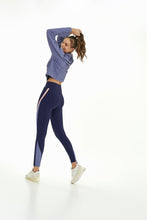 Carica l'immagine nel visualizzatore di Gallery, Model Back: Alto Giro Fitness Haut Blusa Crimp Gola Alta Azul Heron
