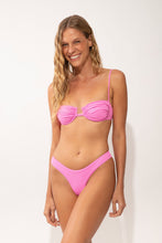Carica l'immagine nel visualizzatore di Gallery, Model Front: Rio De Sol Ensemble Set Crespinho-Rosa Zaya Nara
