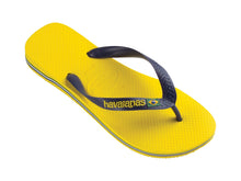 Carica l'immagine nel visualizzatore di Gallery, Model Front: Havaianas Tongs Brasil Logo Citrus Yellow
