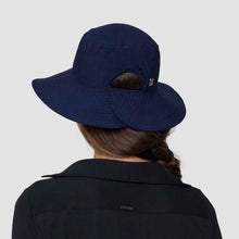 Carica l'immagine nel visualizzatore di Gallery, Model Back: Uv Line Bob Hat California Nac Fem Navy Blue Upf50+

