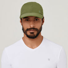 Carica l'immagine nel visualizzatore di Gallery, Model Front: Uv Line Casquette Cap Uv Pro Masc Green Militar Upf50+
