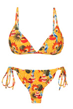 Carica l'immagine nel visualizzatore di Gallery, Product Front: Rio De Sol Ensemble Set Stories Tri-Fixo Cheeky-Micro
