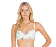 Carica l'immagine nel visualizzatore di Gallery, Model Front: Saha Haut Top Freya Blossom
