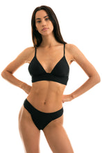 Carica l'immagine nel visualizzatore di Gallery, Model Front: Rio De Sol Ensemble Cloque Preto Tri Cos
