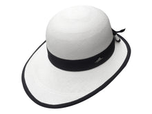 Carica l'immagine nel visualizzatore di Gallery, Model Front: De Punta En Blanco Chapeau Panama Lady Golf White Black
