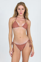 Carica l'immagine nel visualizzatore di Gallery, Model Front: Rio De Sol Bas Bottom Shimmer-Copper Frufru-Comfy
