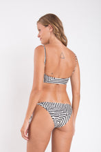 Carica l'immagine nel visualizzatore di Gallery, Model Back: Rio De Sol Ensemble Set Collage Bandeau-Reto Ibiza-Comfy
