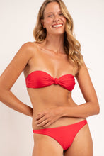 Carica l'immagine nel visualizzatore di Gallery, Image 05: Rio De Sol Ensemble Set Microfibra-Chic-Red Bandeau-Joy Leblon
