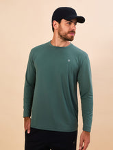 Carica l'immagine nel visualizzatore di Gallery, Model Front: Uv Line T-Shirt Longsleeve New Fit Textura Masc Verde Jade Upf50+
