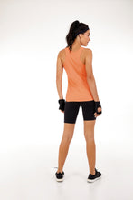 Carica l&#39;immagine nel visualizzatore di Gallery, Model Back: Alto Giro Fitness Bas Bermuda Supplex Meia Coxa Preto
