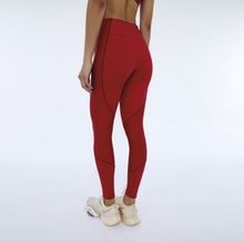 Carica l&#39;immagine nel visualizzatore di Gallery, Model Back: Alto Giro Fitness Bas Legging Hyper Recortes Atlanta Vermelho Haute Red
