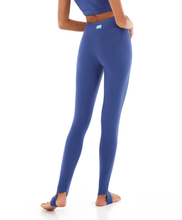 Carica l&#39;immagine nel visualizzatore di Gallery, Model Back: Alto Giro Fitness Bas Legging Staff Com Tule E Silk Azul Movement
