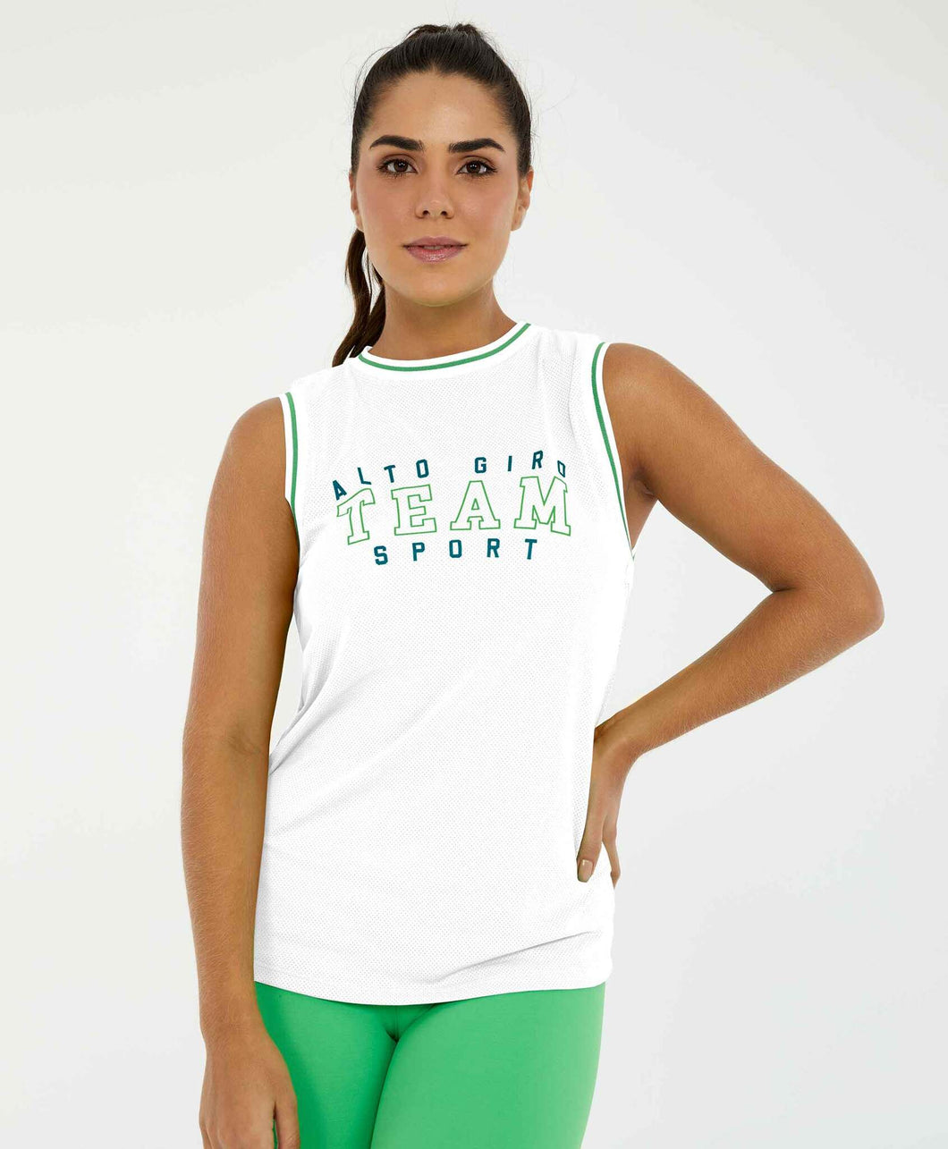 Model Front: Alto Giro Fitness Haut Regata Nylon Dry Alongada Branco
