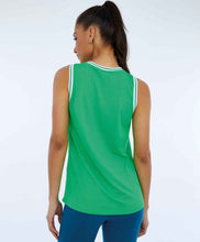 Carica l&#39;immagine nel visualizzatore di Gallery, Model Back: Alto Giro Fitness Haut Regata Nylon Dry Alongada Verde Classic
