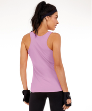 Carica l&#39;immagine nel visualizzatore di Gallery, Model Back: Alto Giro Fitness Haut Regata Skin Fit Alongada Gola V Rosa Soft
