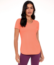 Carica l&#39;immagine nel visualizzatore di Gallery, Model Front: Alto Giro Fitness Haut T-Shirt Skin Fit Alongada Gola V Laranja Melon
