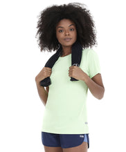 Carica l&#39;immagine nel visualizzatore di Gallery, Model Front: Alto Giro Fitness Haut T-Shirt Skin Fit Rolete Costas Verde Joy
