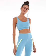 Carica l&#39;immagine nel visualizzatore di Gallery, Model Front: Alto Giro Fitness Haut Top Blackout Costas Regata Azul Waters
