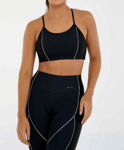 Carica l&#39;immagine nel visualizzatore di Gallery, Model Front: Alto Giro Fitness Haut Top Hyper Recortes Atlanta Preto
