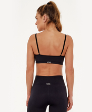 Carica l&#39;immagine nel visualizzatore di Gallery, Model Back: Alto Giro Fitness Haut Top Sem Costura Essential Preto
