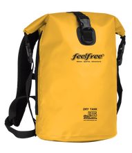Carica l&#39;immagine nel visualizzatore di Gallery, Model Back: Feelfree Sac De Plage Dry Tank 15L Yellow
