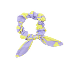 Carica l&#39;immagine nel visualizzatore di Gallery, Glow Scrunchie
