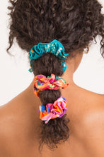 Carica l&#39;immagine nel visualizzatore di Gallery, Love-Trip Scrunchie
