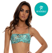 Carica l&#39;immagine nel visualizzatore di Gallery, Model Front: Luli Fama Haut Top Square Animale Aqua
