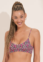 Carica l&#39;immagine nel visualizzatore di Gallery, Model Front: Maaji Haut Top Blossom Praia Sublimity
