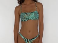 Carica e avvia il video nel visualizzatore di galleria, Video: Luli Fama Haut Top Square Animale Aqua
