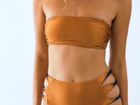 Carica e avvia il video nel visualizzatore di galleria, Video: Rio De Sol Bas Bottom Nocciola High-Waist-Spin
