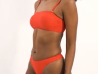 Carica e avvia il video nel visualizzatore di galleria, Video: Rio De Sol Ensemble Set Rouge Bandeau-Reto Nice-Fio
