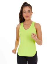 Carica l&#39;immagine nel visualizzatore di Gallery, Regata Skin Fit Alongada Gola V Verde Acidlime
